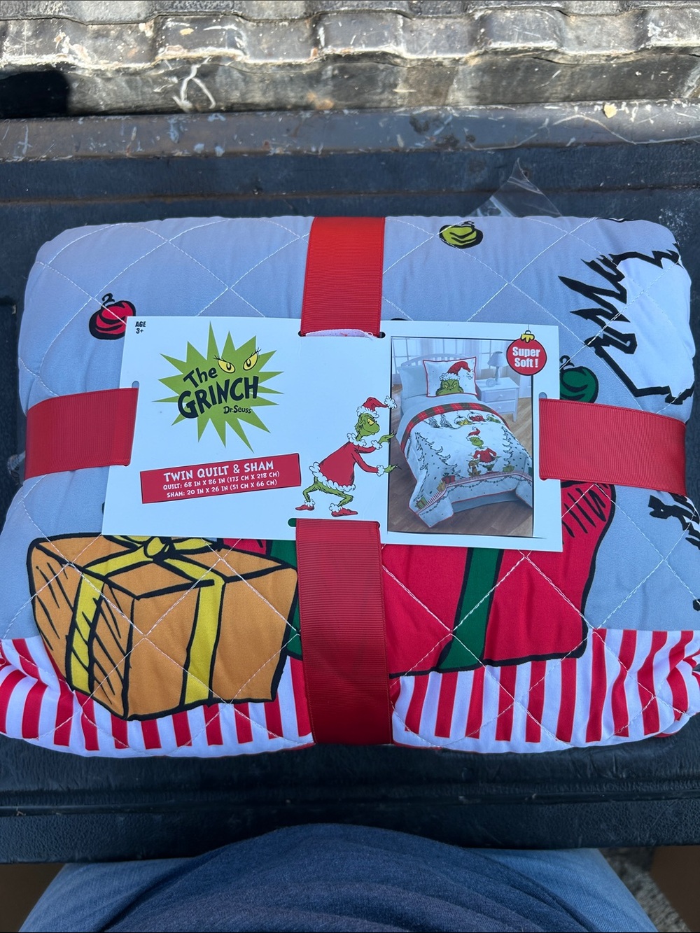The Grinch Quilt & Sham Set